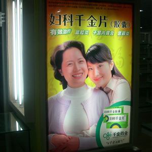 公交車站噴繪寫(xiě)真亞克力燈箱